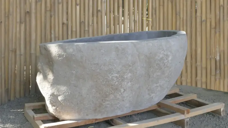 Artikelbild 2 des Artikels “Becken aus Riverstone, Oberfläche naturbelassen, innen poliert. Länge 120 cm, Breite 71 cm, Höhe 49 cm, Tiefe 34 cm. “